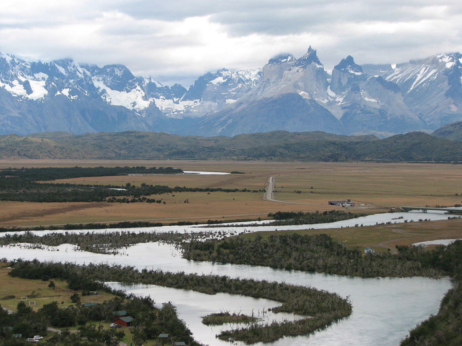 Muralhas medievais de Antibes sobre o Andes